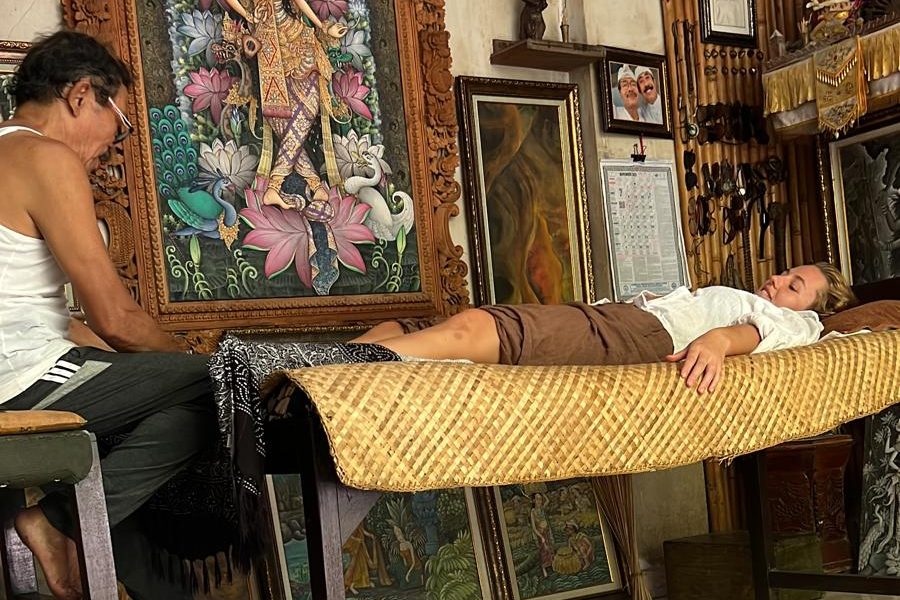 The foot healer in Ubud - A local legend.